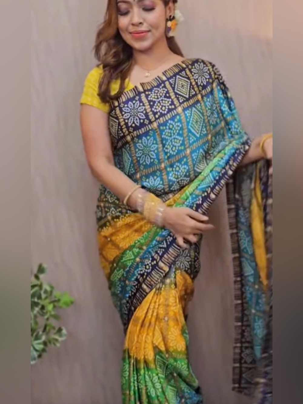 Women traditional Chunri print saree price  per pc